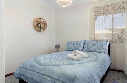 Silver Sands Apartment | Stunning views from this beachside top floor 3 bedroom apartment