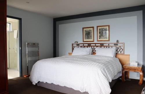 Grindelwald House | Stunning Vineyard and River Views