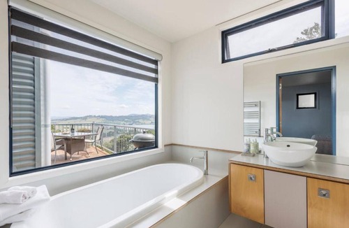 Grindelwald House | Stunning Vineyard and River Views