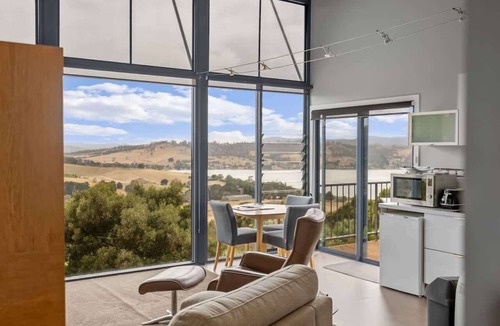 Grindelwald House | Stunning Vineyard & River Views