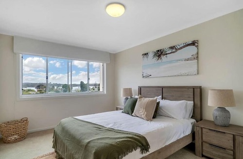 Batemans Bay House | Stunning water view Home moments from town