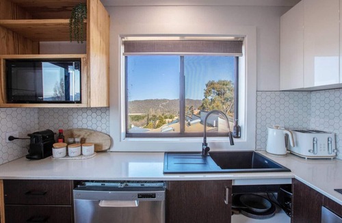 Jindabyne Apartment | Stunning water views 3- 2 bed/2 bath