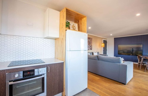 Jindabyne Apartment | Stunning water views 3- 2 bed/2 bath