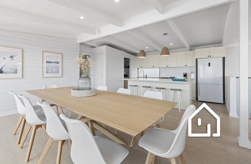 Sorrento House | Style In Sorrento *1 NIGHT FREE* Bay Views, Spa, Snooker, 550m to Beach