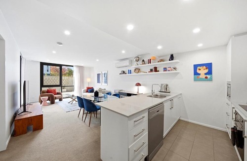 Braddon Apartment | Stylish 1-Bed Retreat in Braddon