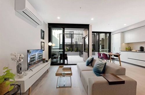 North Melbourne Apartment | Stylish 1 Bedroom Apartment