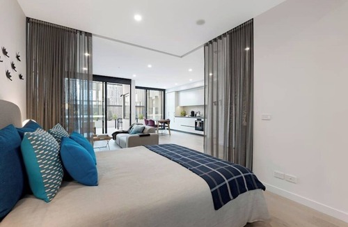 North Melbourne Apartment | Stylish 1 Bedroom Apartment