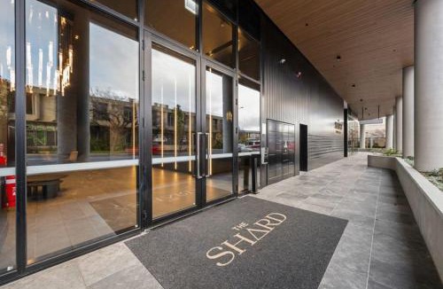 Phillip Apartment | Stylish 1-Bedroom Gem a 6-Minute Walk to Westfield with Parking