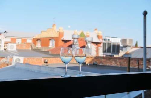 Fitzroy Condo | Stylish 1BDR in the heart of Trendy Fitzroy