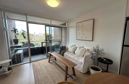 Annandale Apartment | Stylish 1BR Apartment with City Views Mins to CBD