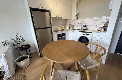 Annandale Apartment | Stylish 1BR Apartment with City Views Mins to CBD