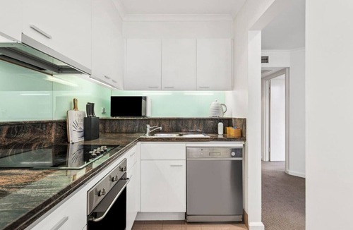 The Rocks Apartment | Stylish 1BR In Prime Locale w/Pool + Gym + Sauna