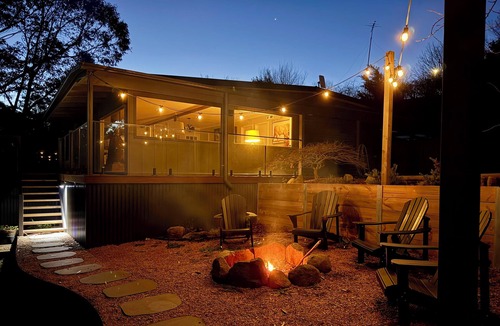 Poowong Cottage | Stylish 2-Bed Home, Stunning View, Fire Pit, Festoon Lights, BBQ and walk to Pub