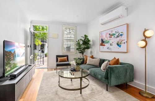 Surry Hills House | Stylish 2-Bed Surry Hills Terrace with Courtyard, Balcony & BBQ