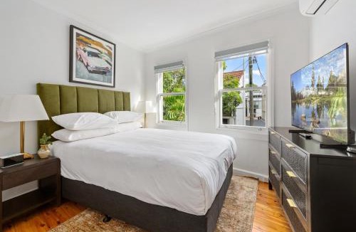 Surry Hills House | Stylish 2-Bed Surry Hills Terrace with Courtyard, Balcony & BBQ