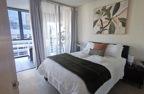 Parramatta Apartment | Stylish 2-Bedroom Apartment in Parramatta CBD | Pool, Cinema, Gym & Rooftop Bar