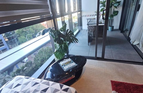 Parramatta Apartment | Stylish 2-Bedroom Apartment in Parramatta CBD | Pool, Cinema, Gym & Rooftop Bar