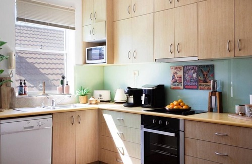 Bondi Beach Apartment | Stylish 2BR Apartment Opposite Bondi Beach