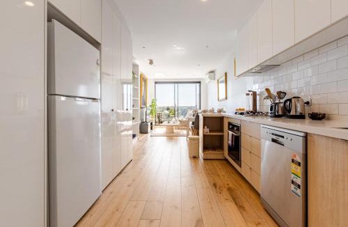 Carnegie Apartment | Stylish 2BR Apartment with Scenic Views
