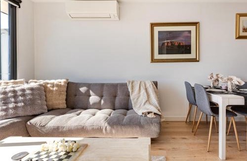 Carnegie Apartment | Stylish 2BR Apartment with Scenic Views