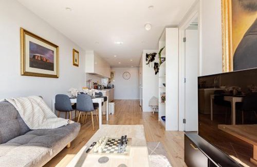 Carnegie Apartment | Stylish 2BR Apartment with Scenic Views