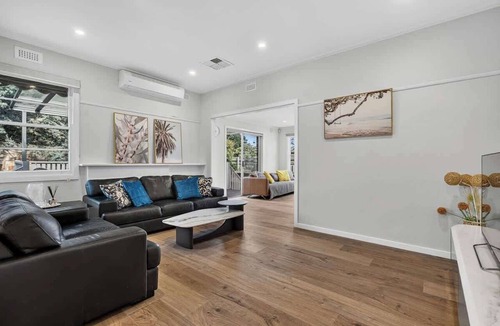 Ashburton House | Stylish 2BR Home near Ashburton Village&Chadstone