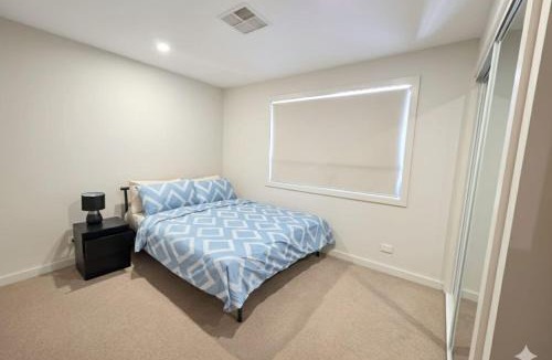 Bruce House | Stylish 2BR Retreat Near UC Belconnen Mall