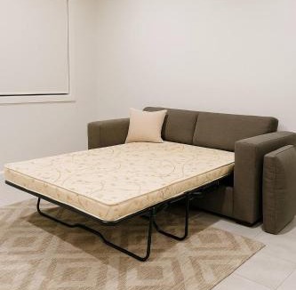 Bruce House | Stylish 2BR Retreat Near UC Belconnen Mall