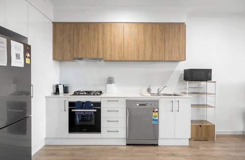 Prospect Apartment | Stylish 2BR + Sofa Bed Apartment | Prospect