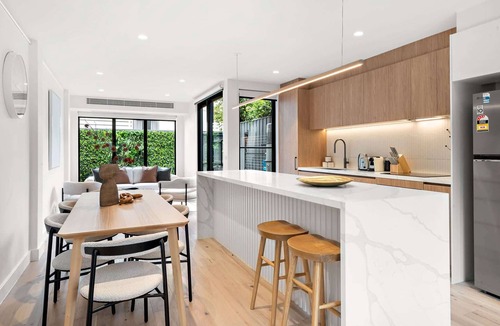 South Melbourne House | Stylish 3-Bed Home Near South Melbourne Market