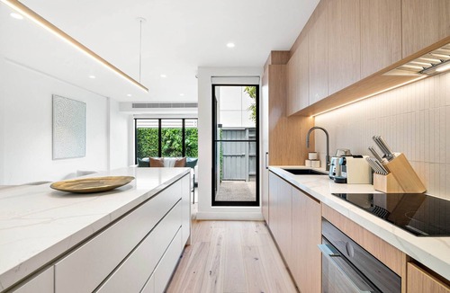 South Melbourne Apartment | Stylish 3-Bed Home Near South Melbourne Market