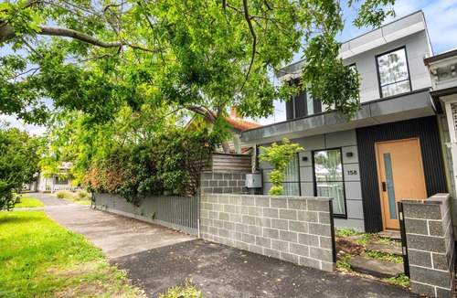 South Melbourne Apartment | Stylish 3-Bed Home Near South Melbourne Market