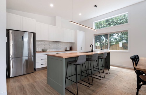 Kings Meadows House | Stylish 3BR Hideaway 7 Mins to CBD + Parking