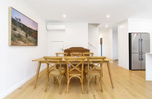 Garran House | Stylish 3BR Home Near Woden, Hospital and Buzz Hub - Hosted by Canstay