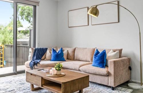 Modbury House | Stylish 3BR Stay Close to Tea Tree Plaza