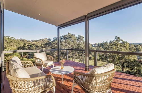 Yallingup House | STYLISH AND CAPTIVATING 5 BEDROOM RURAL RETREAT WITH SWEEPING VIEWS