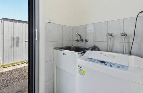 Ravenswood Villa | Stylish and Spacious Launceston Villa + Free Wifi