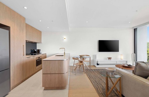 Avoca Beach Apartment | Stylish Avoca Apartment | Lake Views, Beach