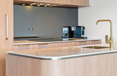 Avoca Beach Apartment | Stylish Avoca Apartment | Lake Views, Beach