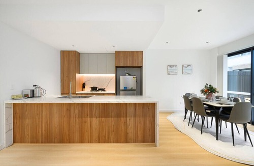 Box Hill House | Stylish Brand New 3BR Home | Sleeps 10