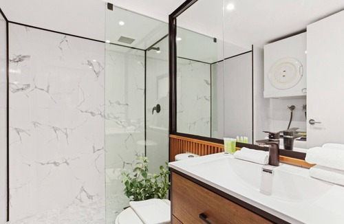 Surry Hills Apartment | Stylish CBD Haven, 5 min to Oxford St