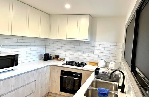 Healesville Apartment | Stylish & Central Healesville Apartment with Leafy Views & Balcony