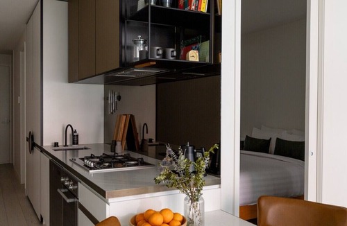 Collingwood Apartment | Stylish Collingwood Apartment with Balcony