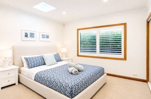 Crows Nest House | Stylish & Comfortable 3BR | Metro & Cafés
