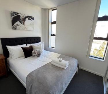 Homebush Hotel | Stylish Escape near DFO and Sydney Olympic Park