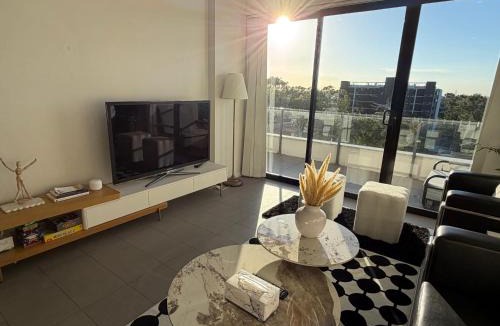 Homebush Hotel | Stylish Escape near DFO and Sydney Olympic Park