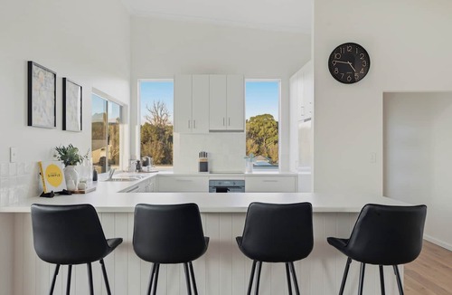 Nannup House | Stylish Escape with Panoramic Hill Views-Sleeps 12