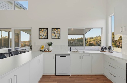 Nannup House | Stylish Escape with Panoramic Hill Views-Sleeps 12