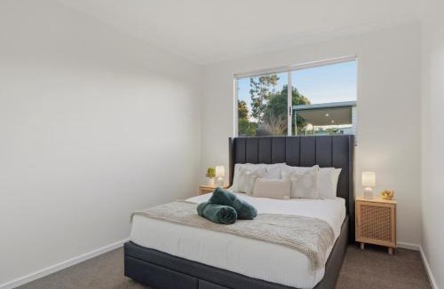 Nannup House | Stylish Escape with Panoramic Hill Views I Sleeps 12