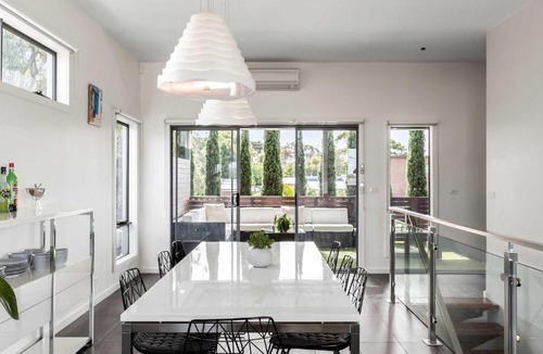St Leonards House | Stylish getaway near beach with stunning sunsets